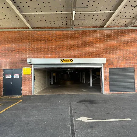 Apartment With Free Parking & Gym! York