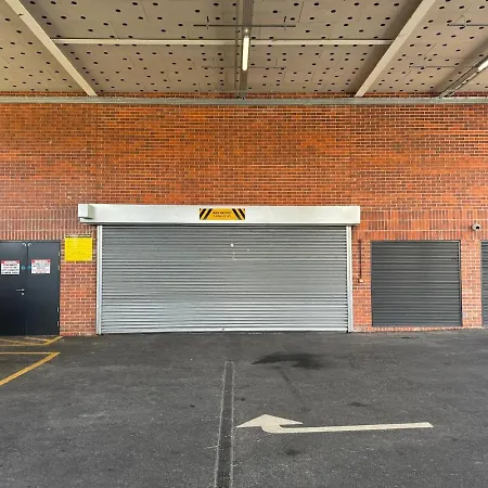 With Free Parking & Gym! Apartment