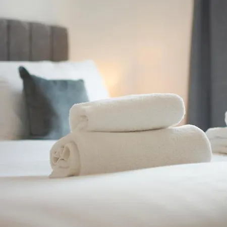 Apartment With Free Parking & Gym! York