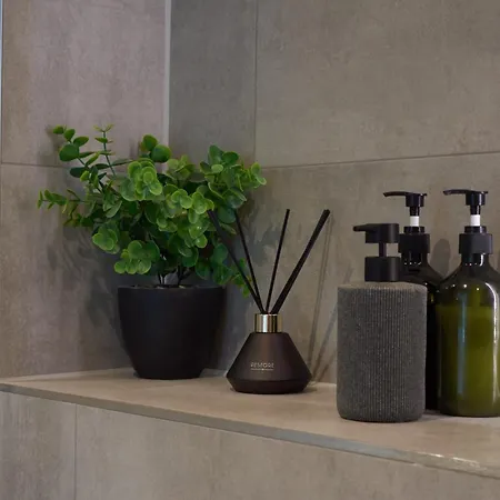 Apartment With Free Parking & Gym! York