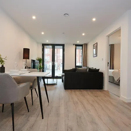 Apartment With Free Parking & Gym!
