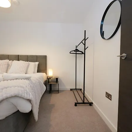 With Free Parking & Gym! Apartment York