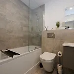 With Free Parking & Gym! Appartamento